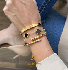 Ekser, Love i Sefora sa 5 detelina crna-narukvice u boji zlata