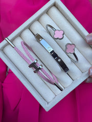 Sefora roze, Love, Lora zelenoj narukvice u boji srebra