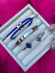 Sefora plava, Love, Lora zelenoj narukvice u boji srebra