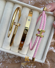 Ekser, Love i Lora roze