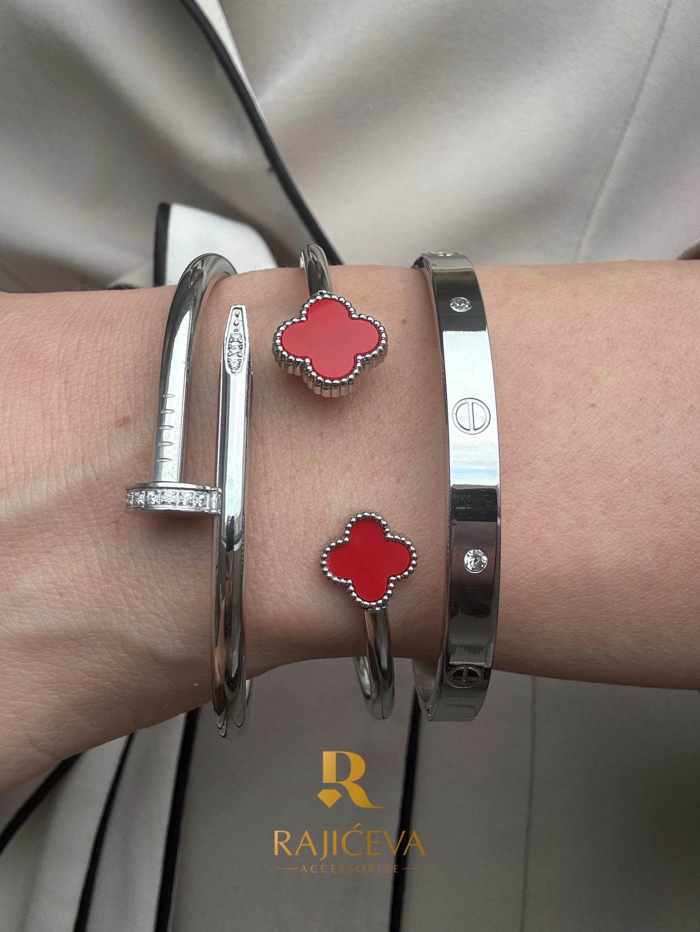 Love, Ekser i crveno-srebrna Sefora