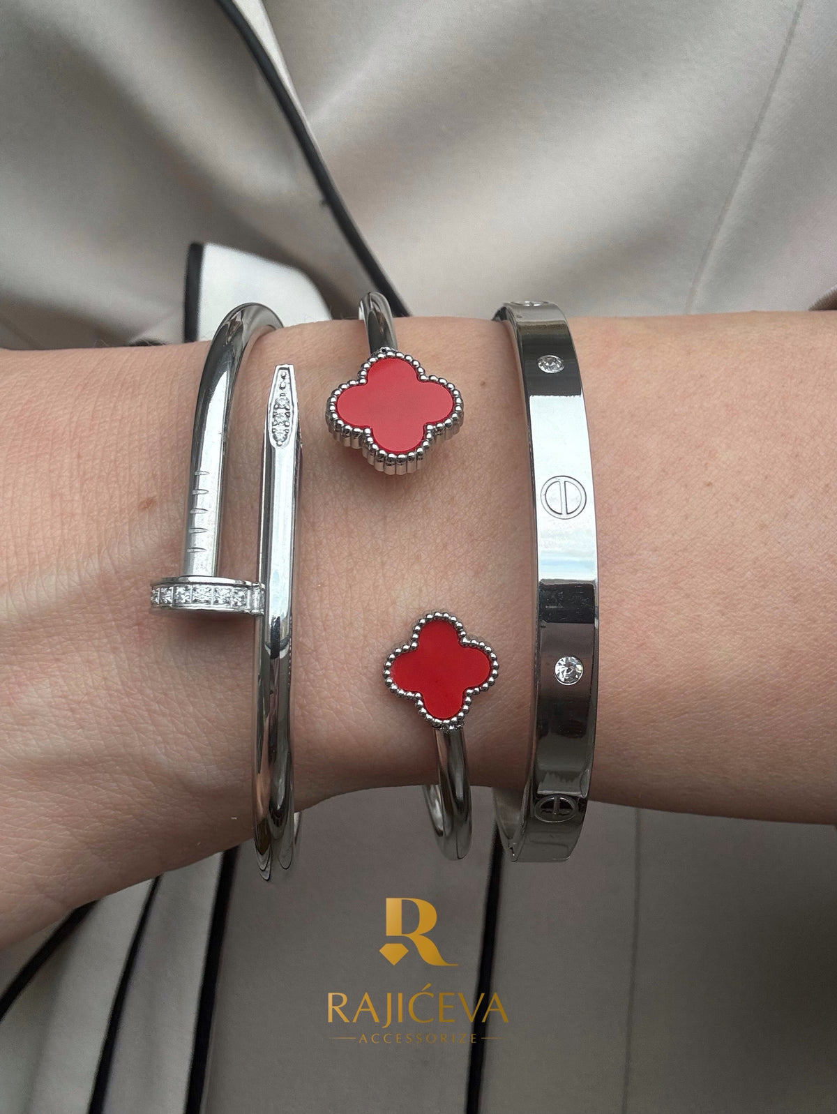 Love, Ekser i crveno-srebrna Sefora