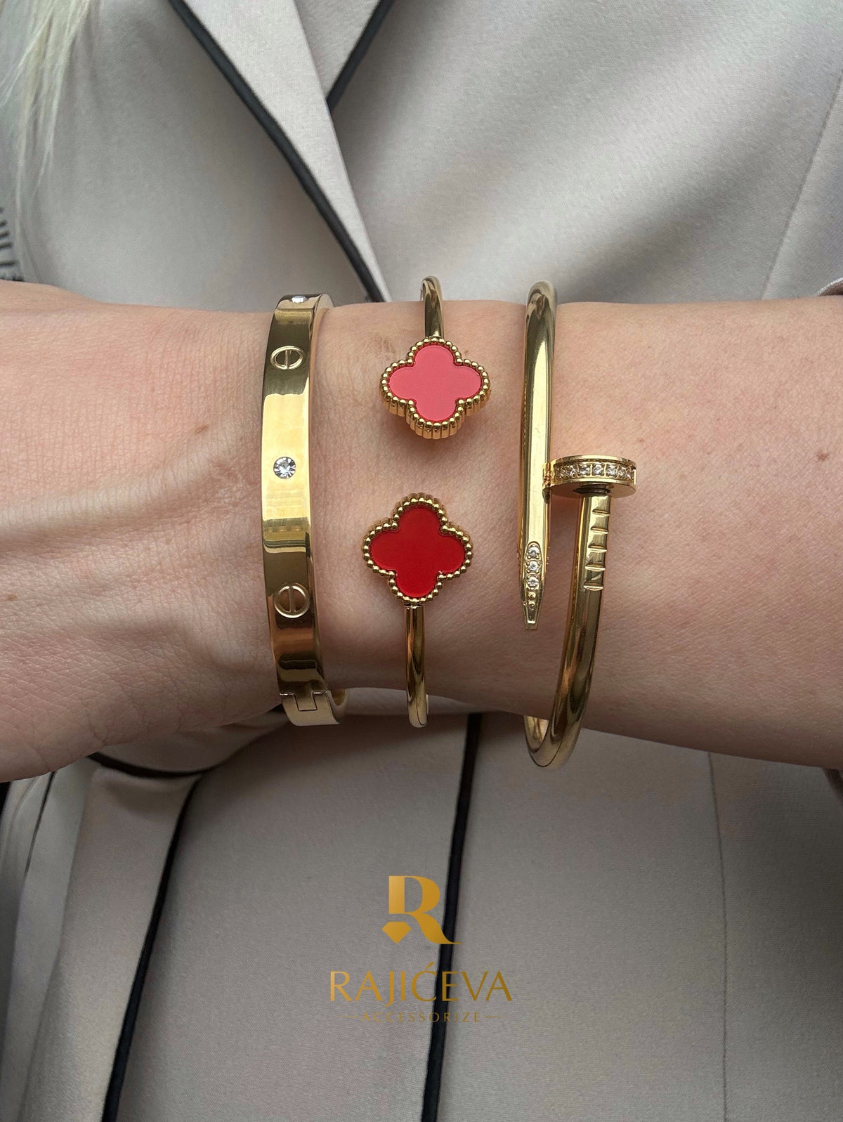 Love, Ekser i crveno-zlatna Sefora