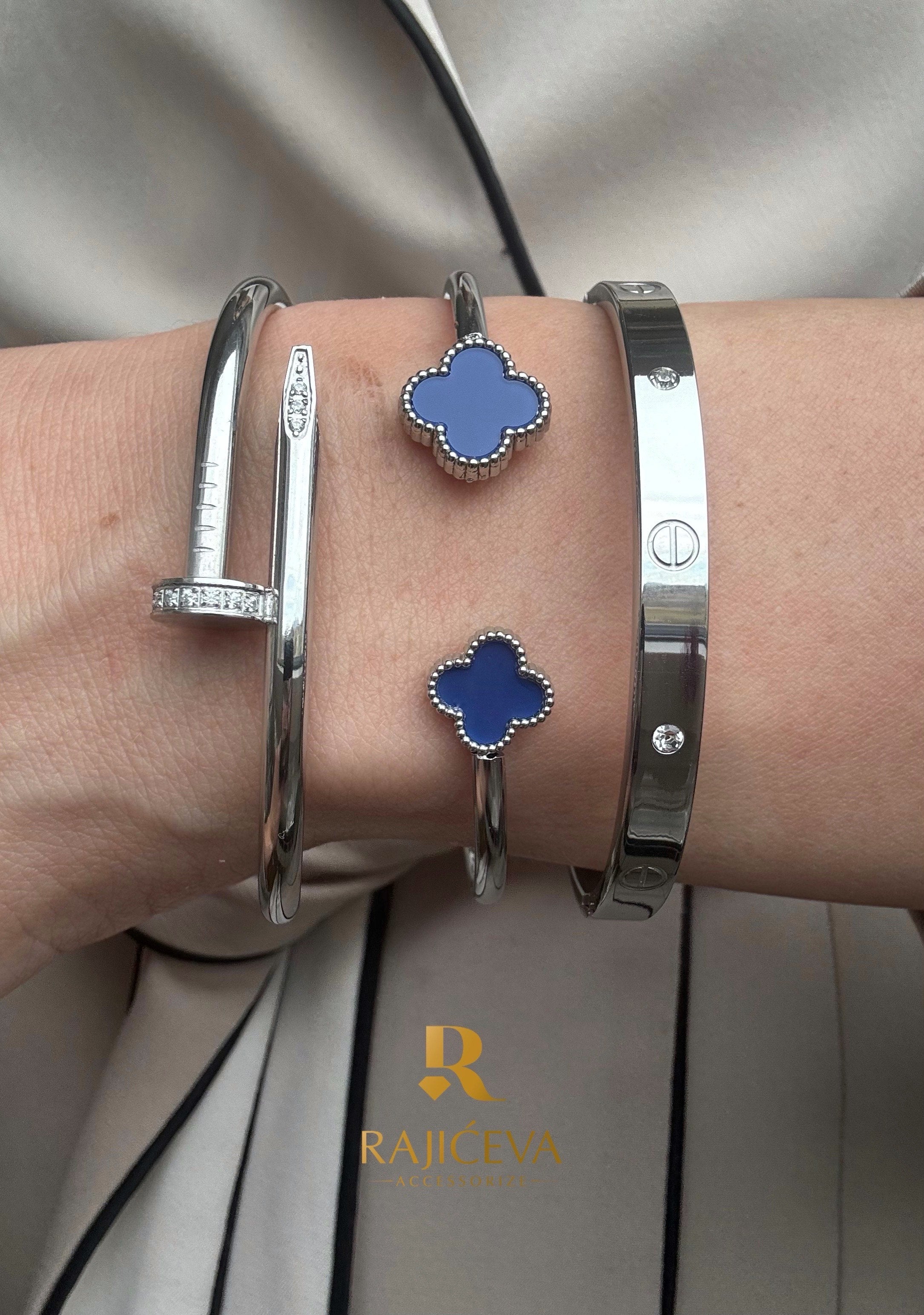 Love, Ekser i plavo-srebrna Sefora