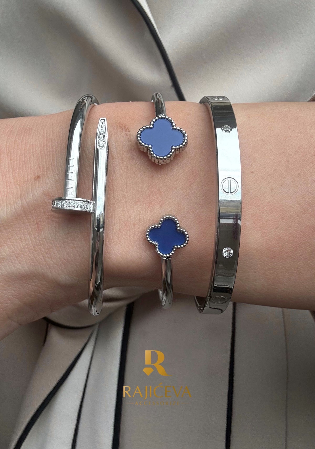 Love, Ekser i plavo-srebrna Sefora