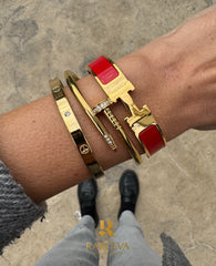 Crvena Hera ,Ekser i Love narukvice u boji zlata