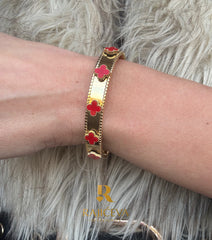 Demetra u zlatnoj boji sa crvenim detaljima