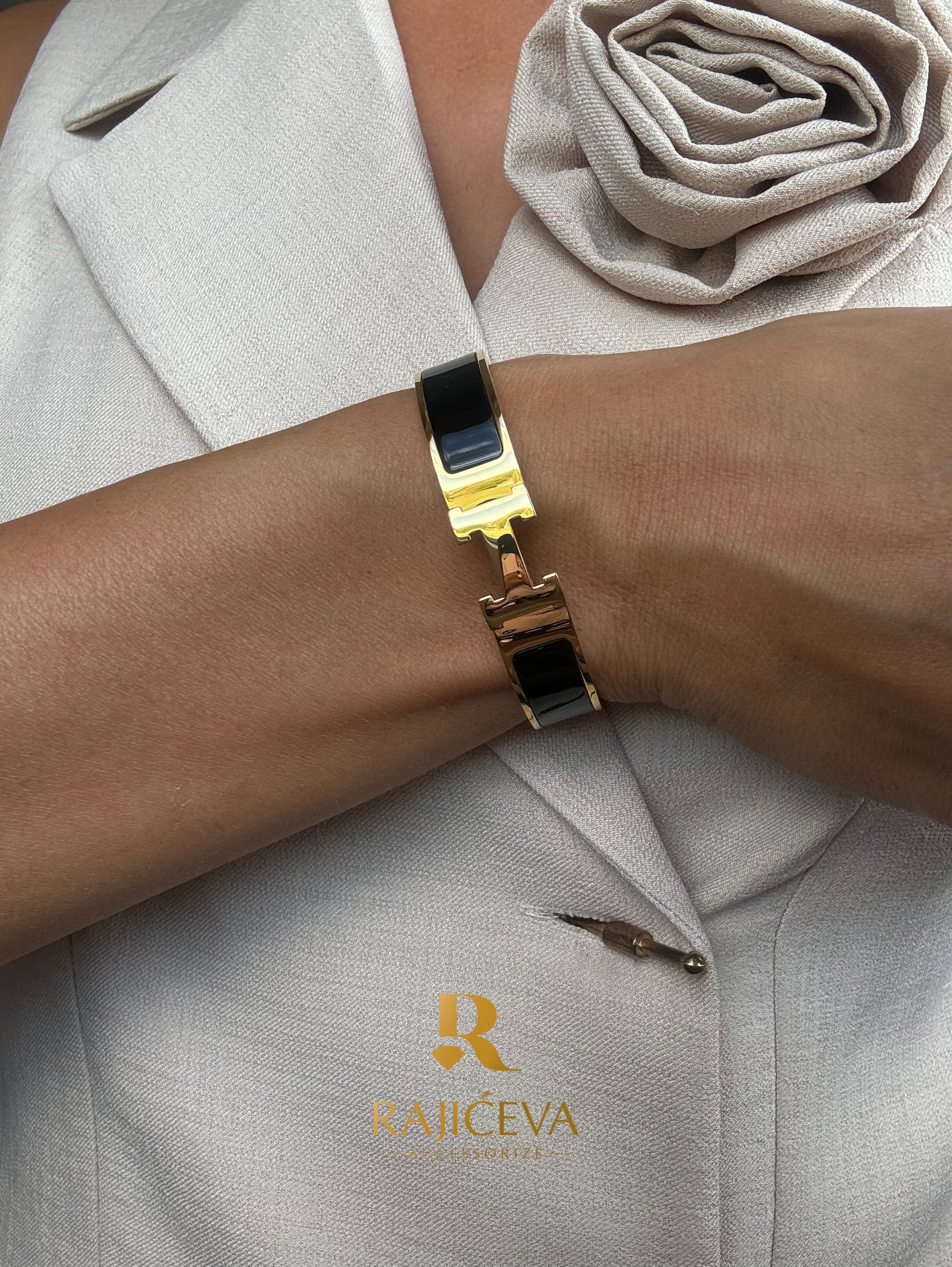 Hera narukvica u crnoj boji