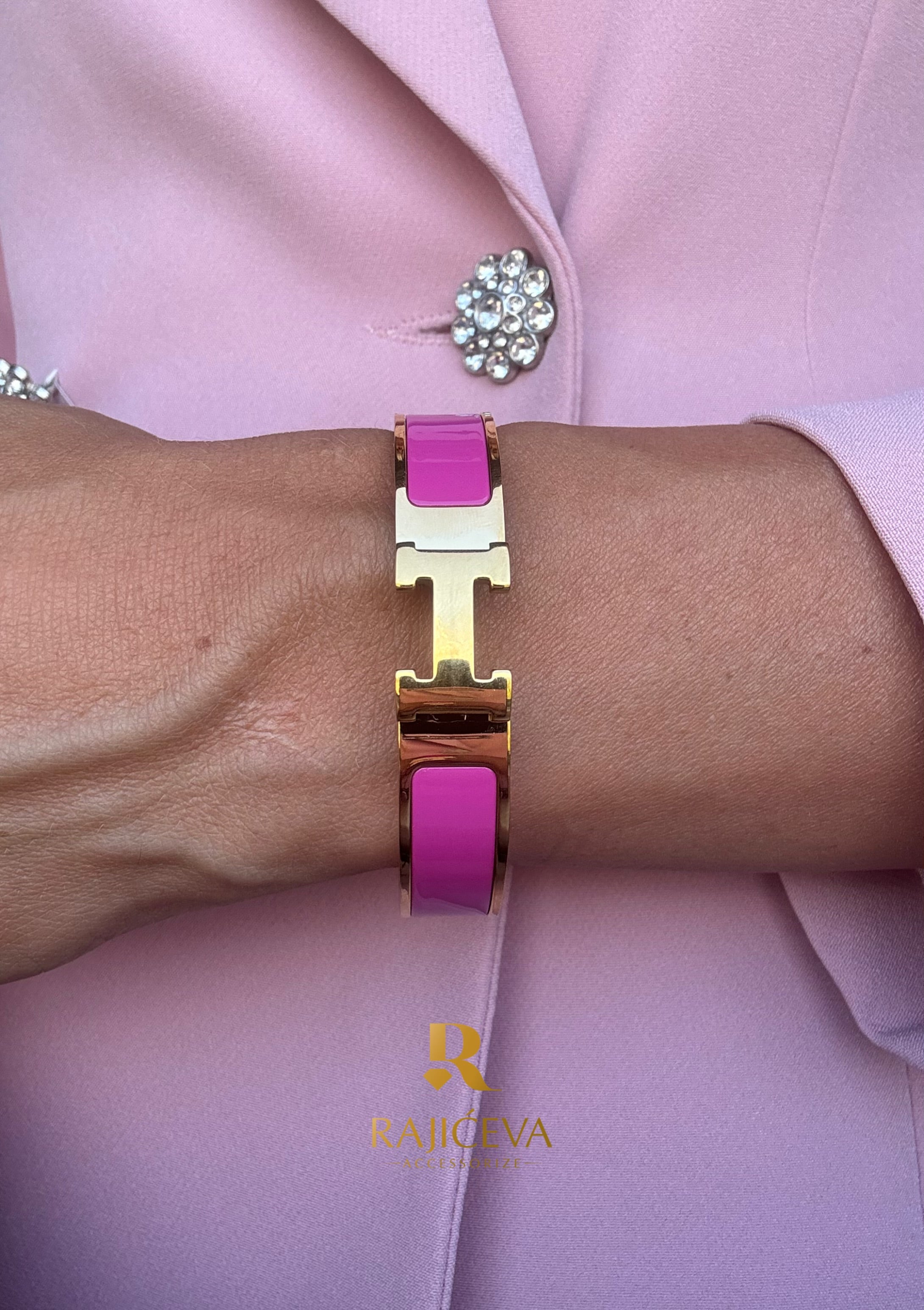 Hera narukvica u pink boji