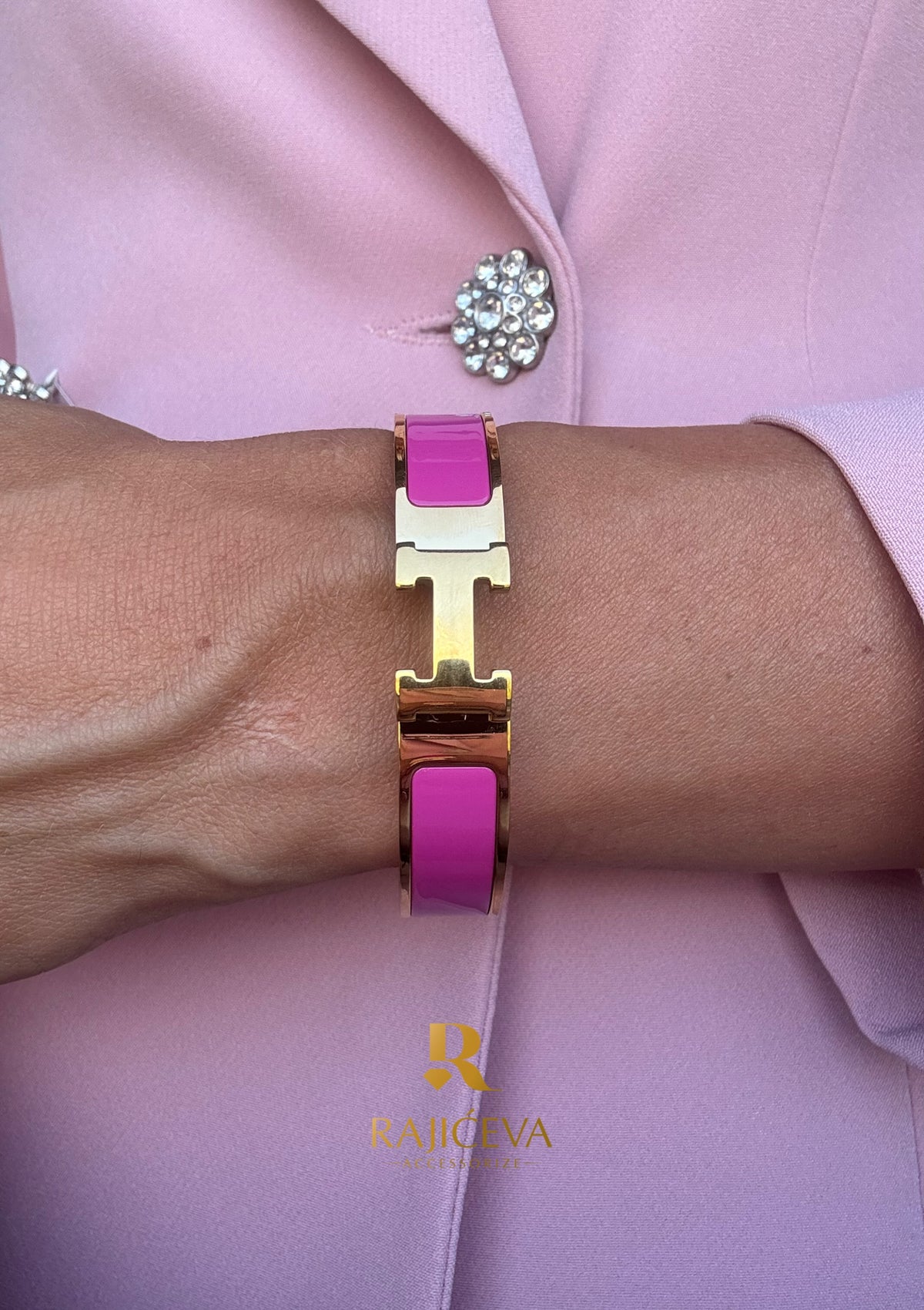 Hera narukvica u pink boji