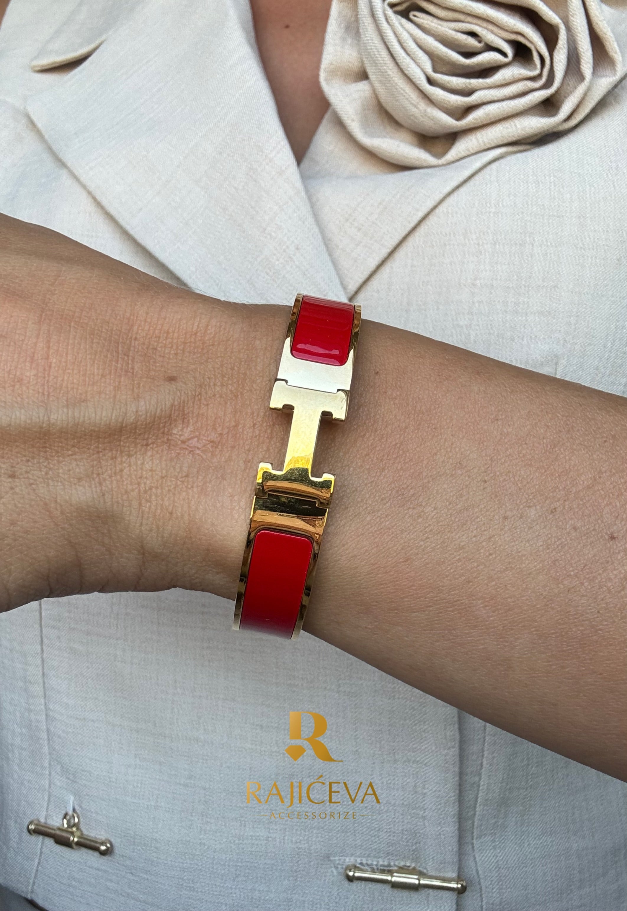 Hera narukvica u crvenoj boji