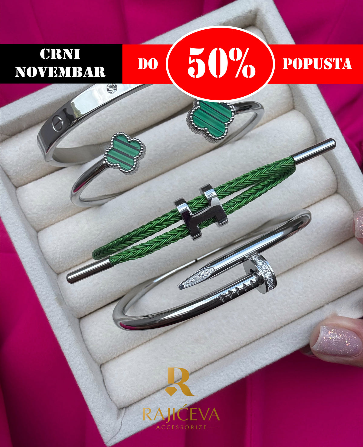 Ekser, Love, Lora i Sefora sa dve deteline zelene narukvice u boji srebra