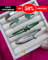 Ekser, Love, Lora i Sefora sa dve deteline zelene narukvice u boji srebra