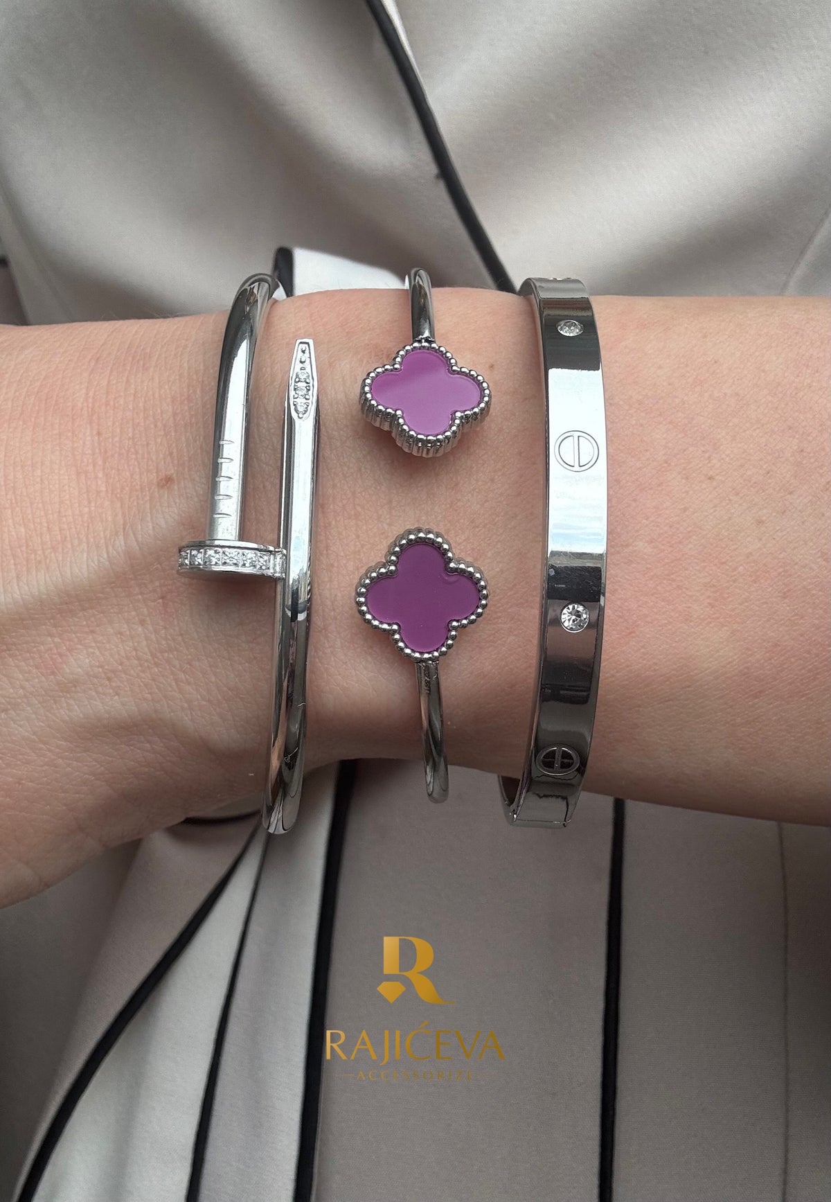 Love, Ekser i ljubičasto-srebrna Sefora