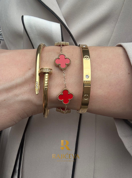 Love, Ekser i crveno-zlatna Sefora 5 detelina