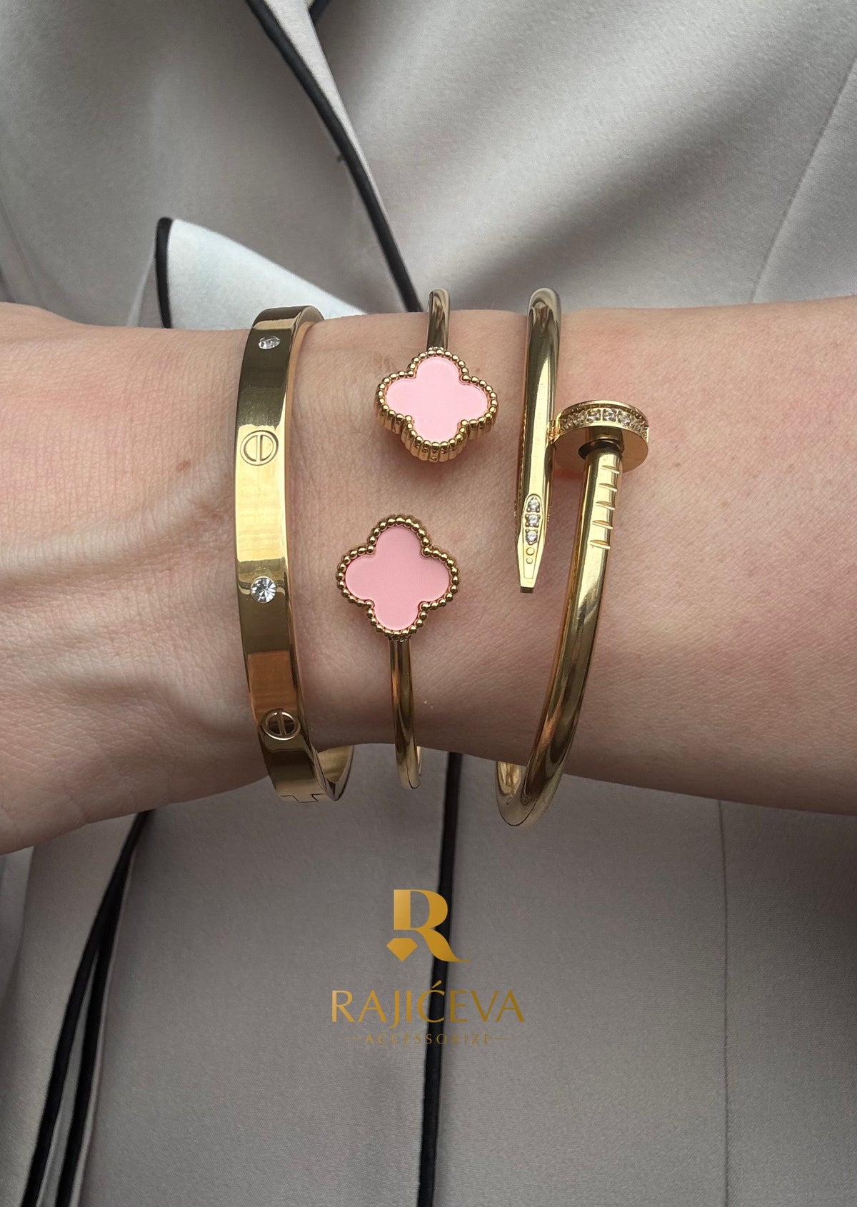 Love, Ekser i roze-zlatna Sefora