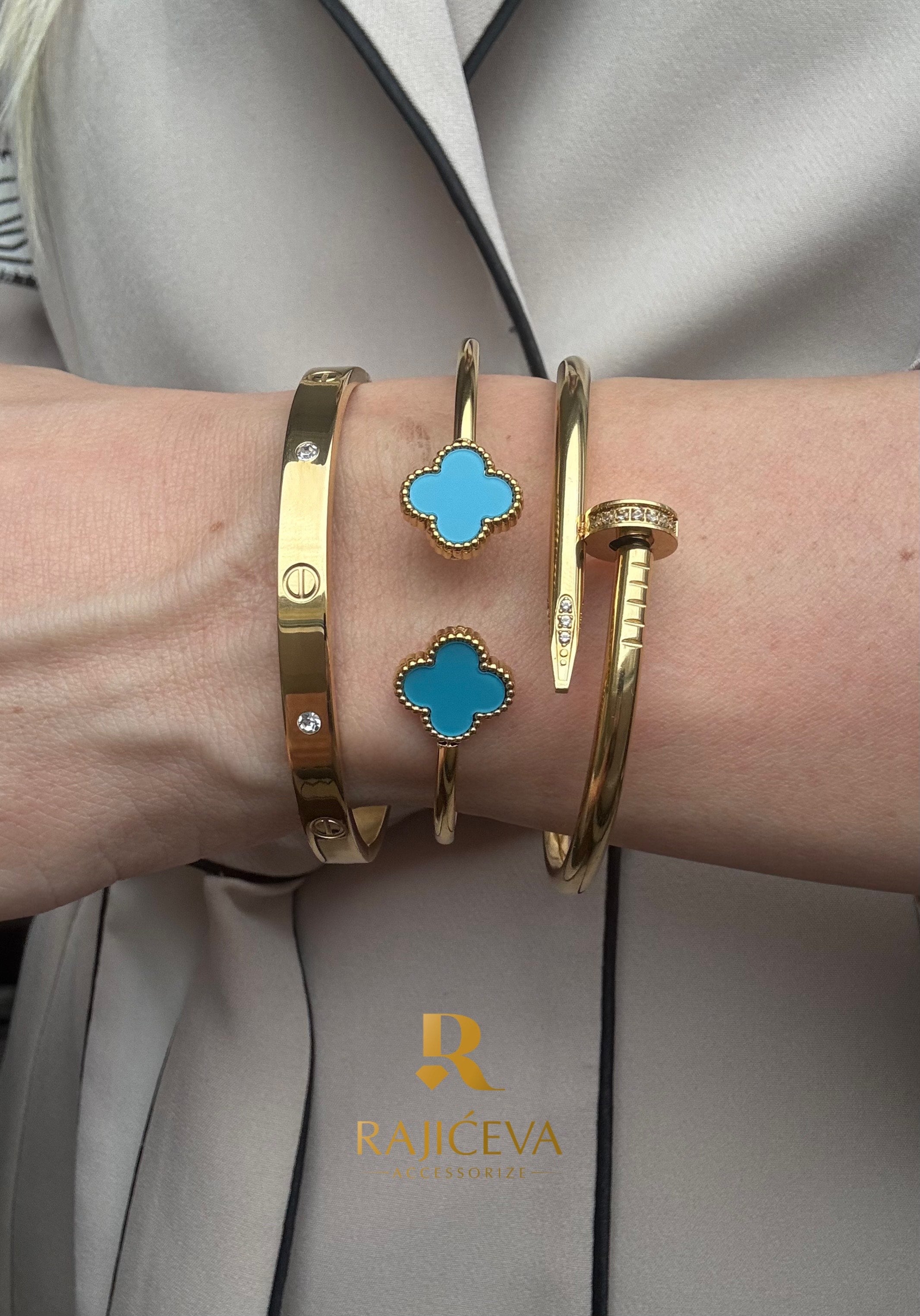 Love, Ekser i plavo-zlatna Sefora